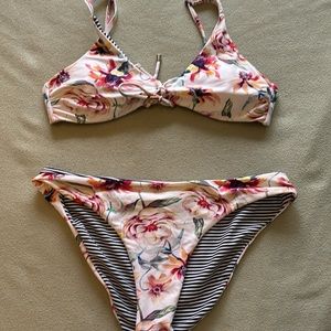 Women’s reverable bikini set